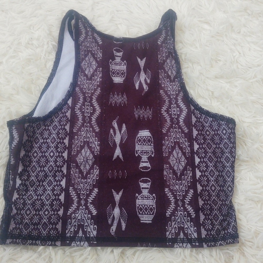 Teeki black and white design small workout top very light weight used